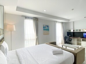 1 bedroom, bed sheets