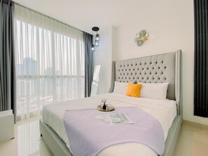 Deluxe Apartment (queenbed) | 1 bedroom, bed sheets - Homey and Warm 1BR at Ciputra World 2 Apartment (Jakarta)