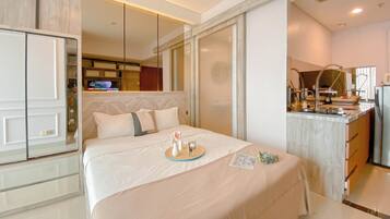 Deluxe Studio (queenbed) | Bed sheets