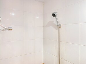 Deluxe Apartment (twin) | Bathroom | Shower, free toiletries, towels - Good and Warm 2BR at Green Pramuka City Apartment (Jakarta)