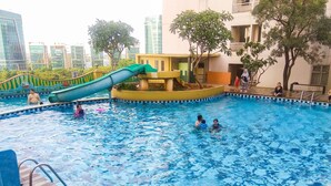 Ảnh chưa phân loại, 2 trong số 18 ảnh, nút