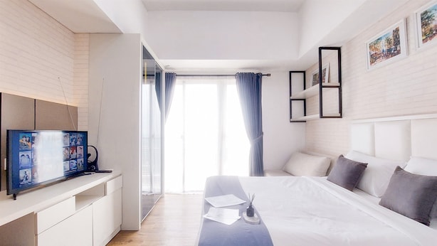 Deluxe Studio (queenbed) - Chic Studio at Casa De Parco Apartment near AEON Mall (Pagedangan)