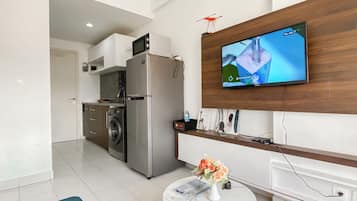 Deluxe Apartment (queenbed) | Living area