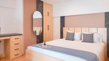 Deluxe Studio (queenbed) | Bed sheets