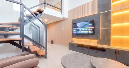 Spacious and Comfort Studio Loft at Kingland Avenue Apartment