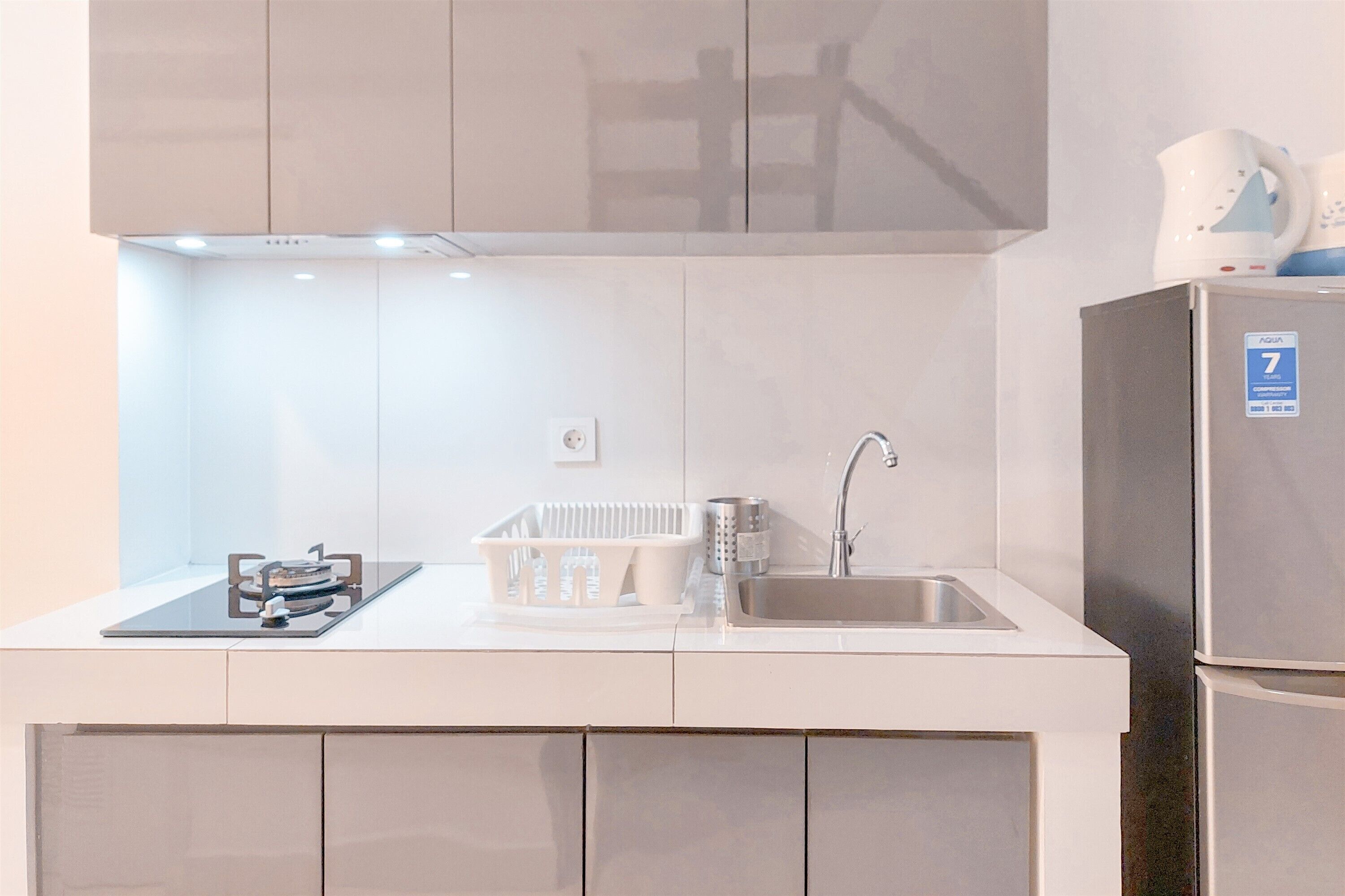 Deluxe Studio (queenbed) | Private kitchen