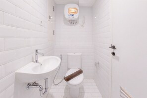 Ducha, artículos de tocador gratuitos, toallas