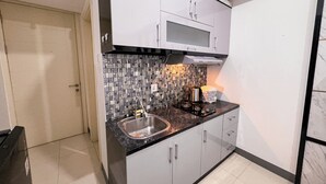 Deluxe Studio (kingbed) | Private kitchen - Compact Studio at Benson Supermall Mansion Apartment (Surabaya)