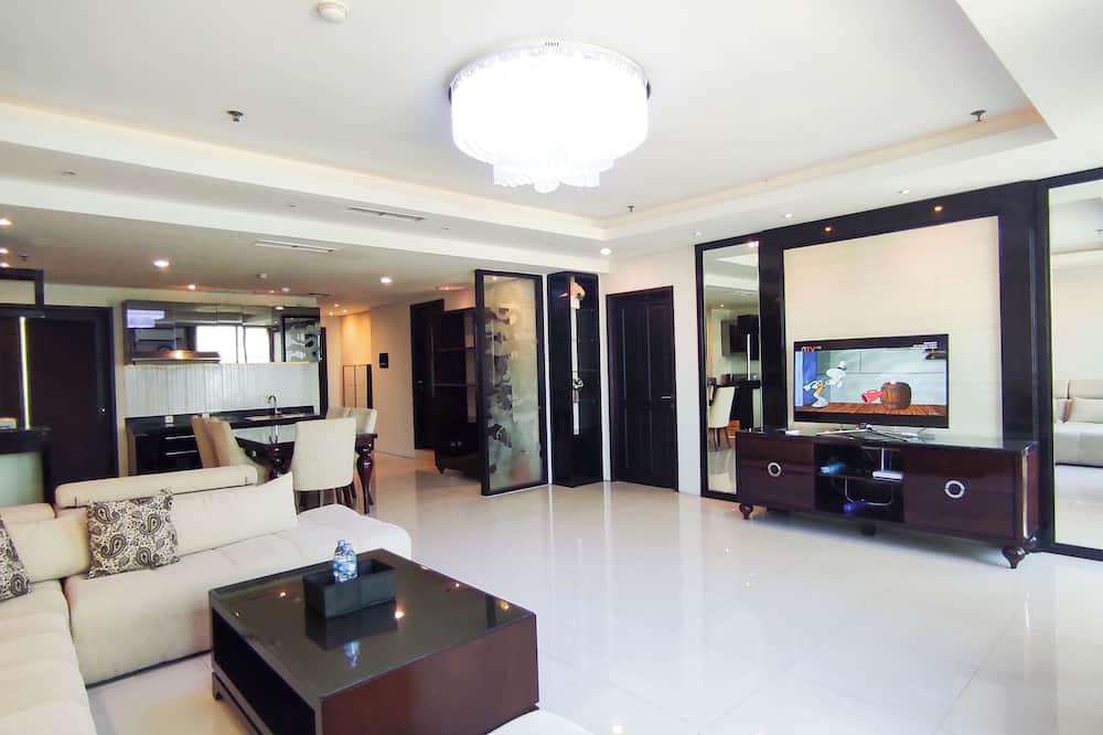 Premium and Restful 3BR in City Center at Kondominium Regensi Apartment