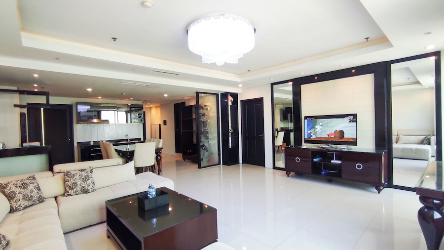 Premium and Restful 3BR in City Center at Kondominium Regensi Apartment
