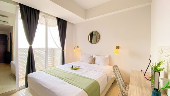 Deluxe Studio (queenbed) | Free WiFi, bed sheets