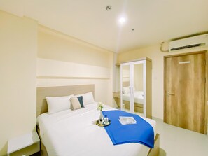 Free WiFi, bed sheets