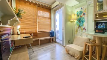 Deluxe Apartment (twin) | Living area