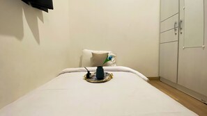 Deluxe Apartment (queenbed) | 3 bedrooms, free WiFi, bed sheets - Spacious and Good Location 3BR at Sky House BSD Apartment (Pagedangan)