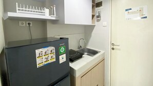 Deluxe Studio (queenbed) | Private kitchen - Minimalistic and Cozy Studio Amartha View Apartment (Semarang)