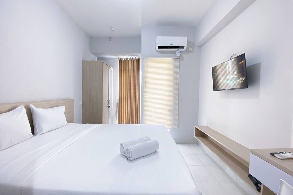 Minimalistic and Cozy Studio Amartha View Apartment