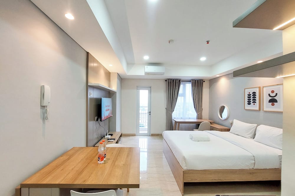 Good Deal and Homey Studio Podomoro City Deli Medan Apartment