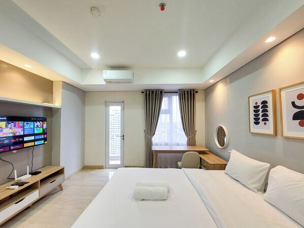 Deluxe Studio (queenbed) | Free WiFi, bed sheets