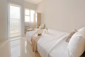 Deluxe Studio (queenbed) | Free WiFi, bed sheets - Cozy Studio Living Transpark Juanda Bekasi Timur Apartment (Bekasi)