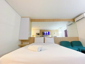 Deluxe Studio (kingbed) | Free WiFi, bed sheets - Cozy and Modern Studio Apartment Sentraland Semarang (Semarang)