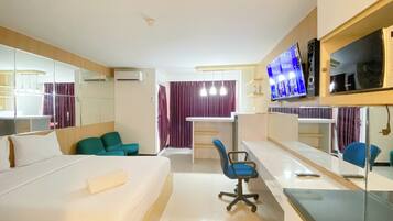 Deluxe Studio (kingbed) | Free WiFi, bed sheets