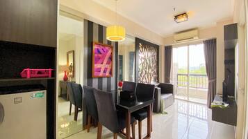 Deluxe Apartment (kingbed) | Living area