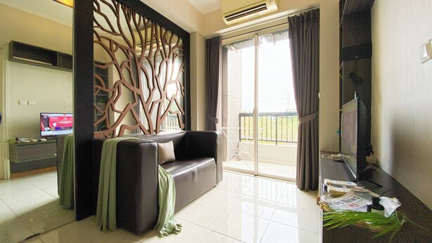 Deluxe Apartment (kingbed) | Living area - Modern Look 1BR Apartment at Silkwood Residence (Tangerang)
