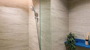 Bathroom - Elegant 2BR Loft Garden Villa at Collins Boulevard Apartment (Tangerang)