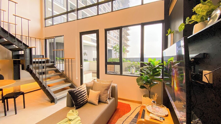 Elegant 2BR Loft Garden Villa at Collins Boulevard Apartment