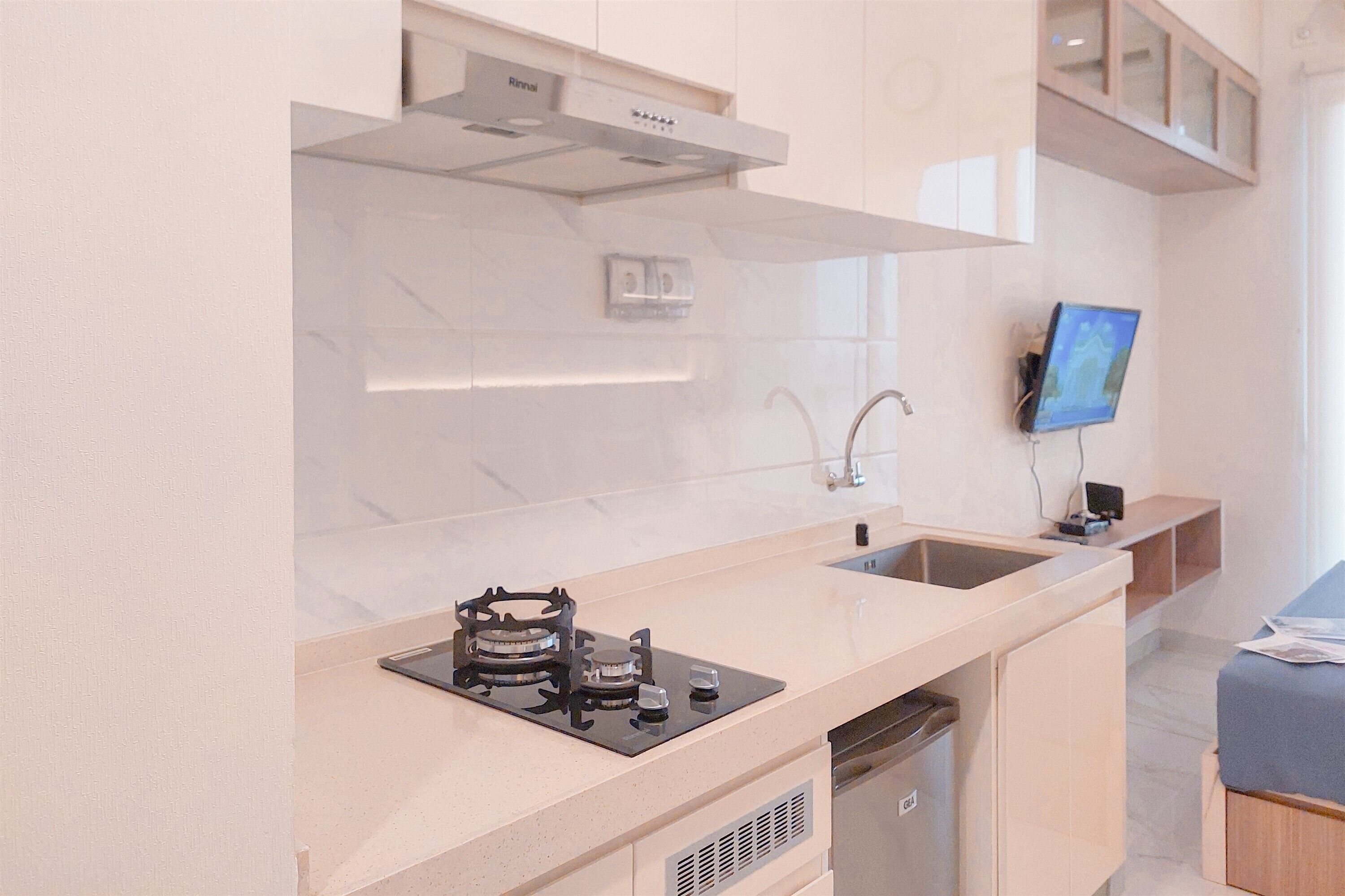 Deluxe Studio (queenbed) | Private kitchen