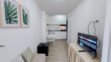 Deluxe Apartment (twin) | Living area