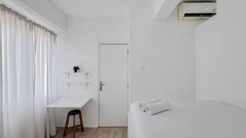 2 habitaciones, minibar y ropa de cama