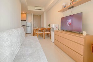 Deluxe Apartment (queenbed) | Living area - Cozy and Comfortable 1BR at Gold Coast Apartment (Jakarta)
