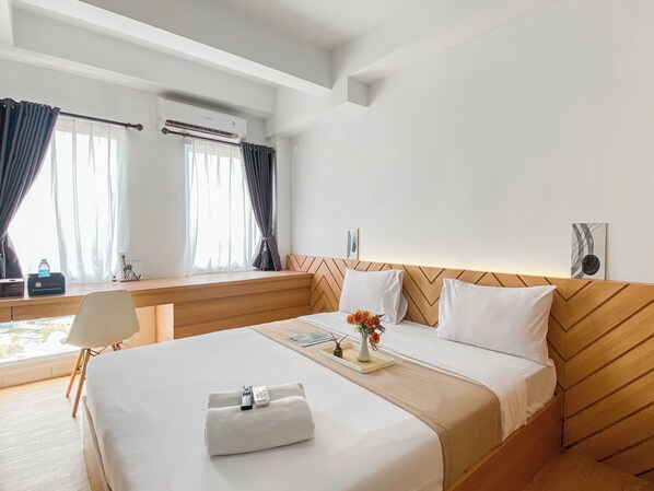 Bed sheets - Chic and Cozy Studio at Patraland Urbano Apartment (Bekasi)