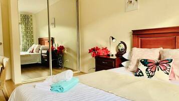 2 bedrooms, iron/ironing board, free WiFi, bed sheets