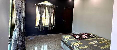 4 bedrooms, WiFi, bed sheets