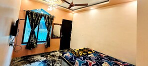 4 bedrooms, WiFi, bed sheets