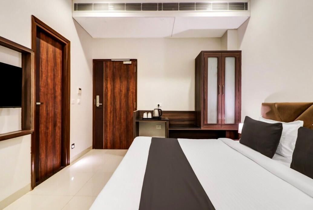 Deluxe Double or Twin Room, City View | Desk, laptop workspace, iron/ironing board, free WiFi