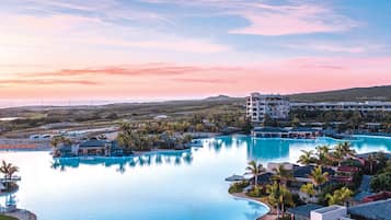 Lämmitetty uima-allas