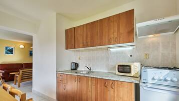 Kühlschrank, Mikrowelle, Toaster, Hochstuhl