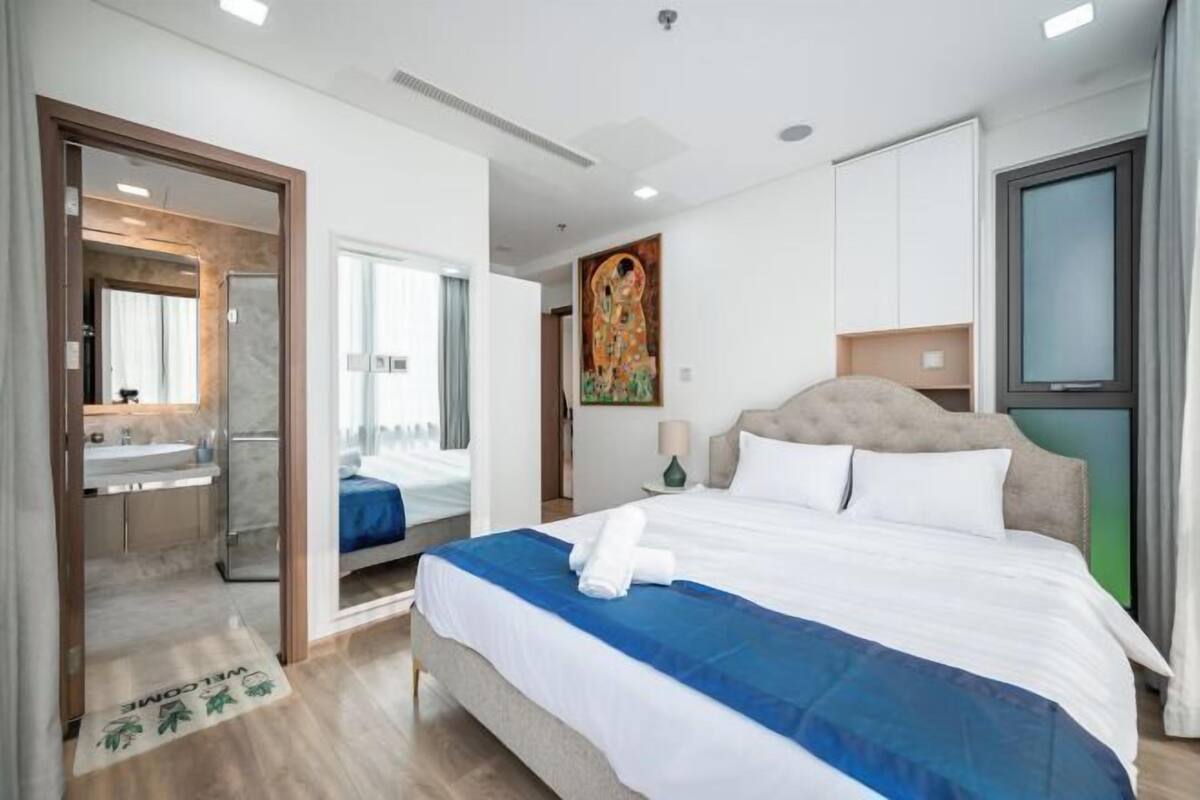1 bedroom, premium bedding, down duvets, free minibar items