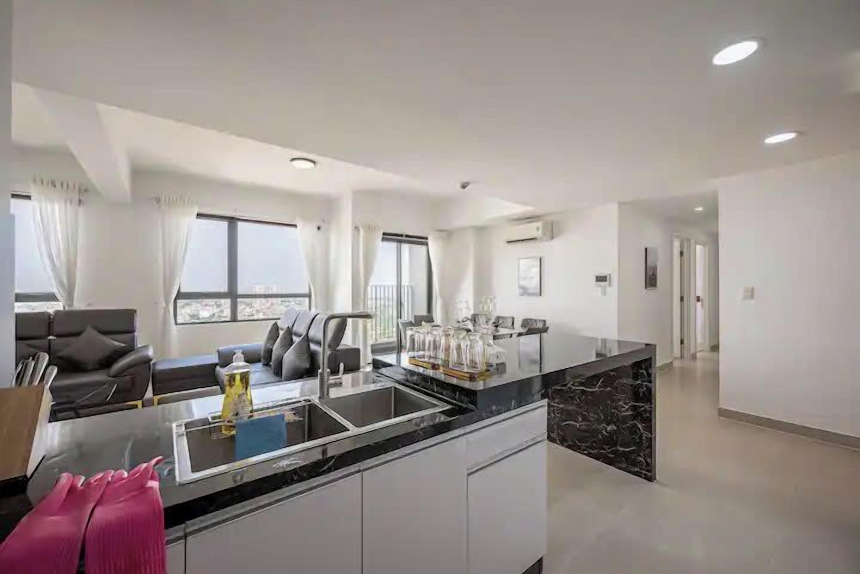 Apartment, 4 Bedrooms | Private kitchen