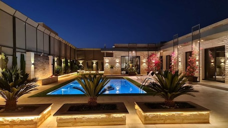 Pool. Villa La Roche - Prime location, amenities & luxurious vibes
