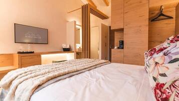 Superior Double Room | In-room safe, desk, soundproofing, free WiFi