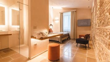 Quarto casal luxo | Cofres nos quartos, escrivaninha, quartos à prova de som