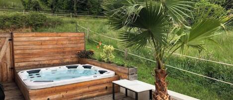 Bain à remous extérieur