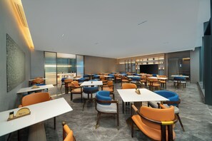 Café da manhã com buffet todos os dias mediante uma taxa