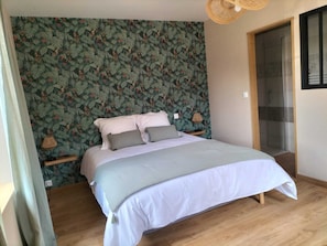 3 bedrooms, bed sheets