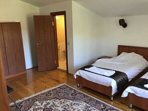 4 室のベッドルーム、アイロン / アイロン台、WiFi、ベッドシーツ