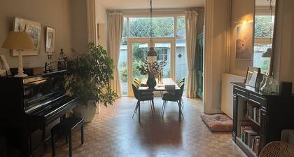 Cosy family townhome in Haarlem (20 min from Amsterdam, 10 from beach)